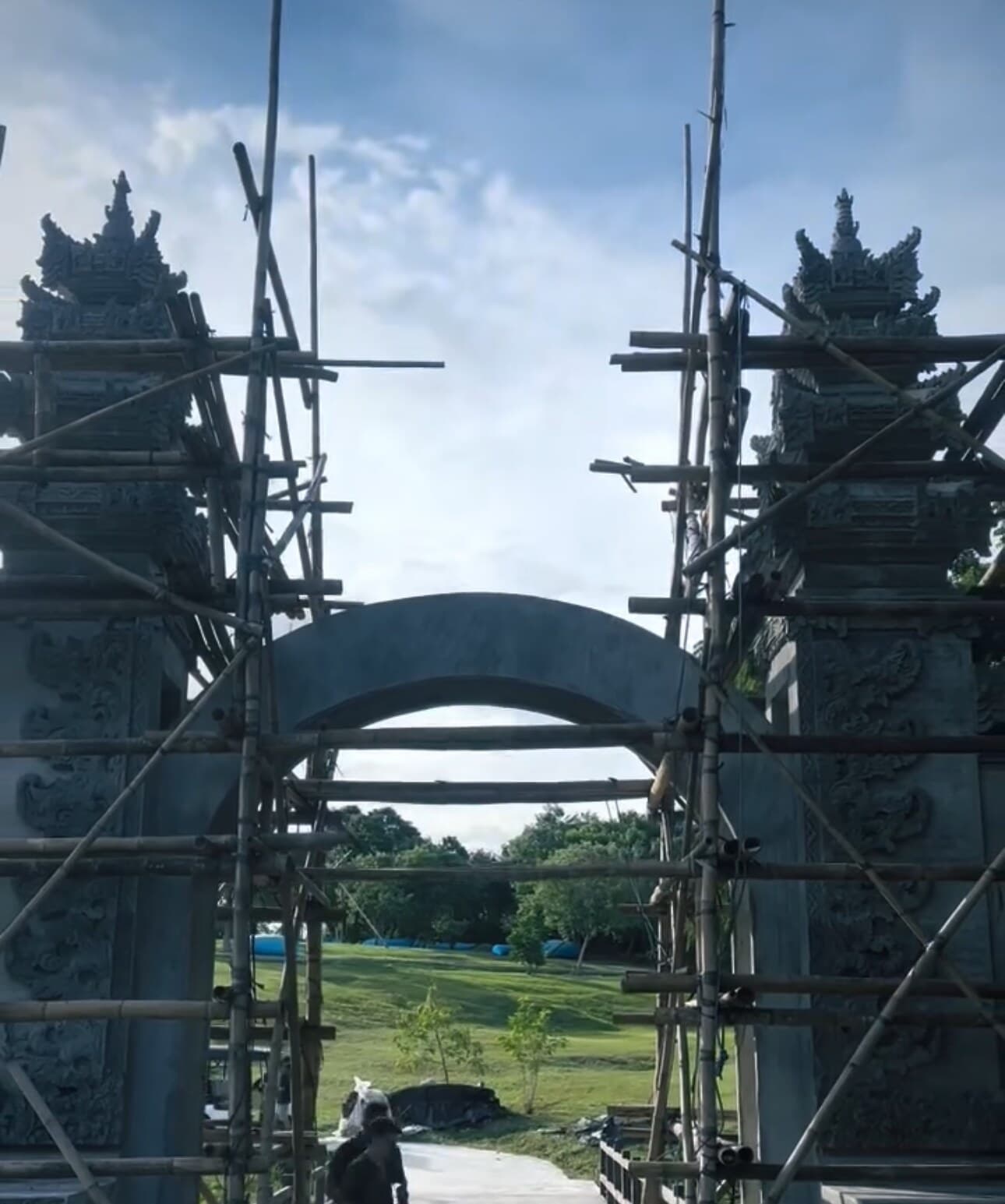 The Nuanu Gate portal and towers surrounded by bamboo scaffolding during construction